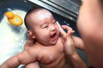 【ワンオペ年子育児】大人1人で0歳と1歳をお風呂に入れる方法＆便利グッズ